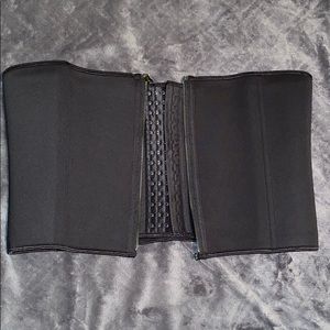 Zip up waist trainer